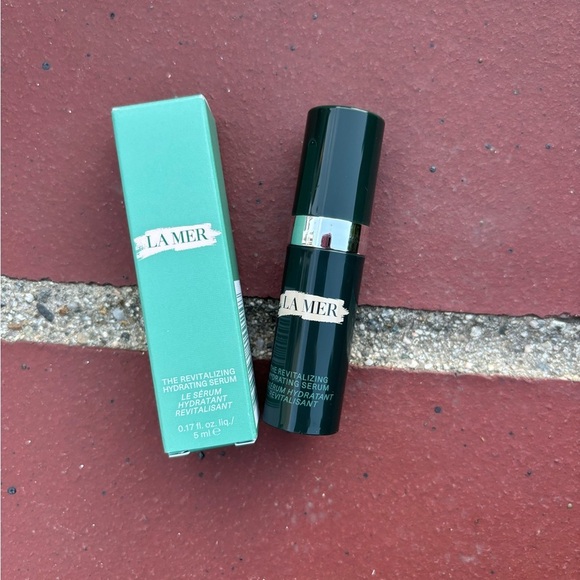 La Mer The Revitalizing Hydrating Serum 5ml - Picture 2 of 3